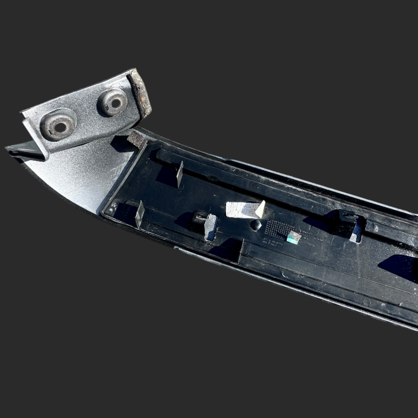 Driver (LH) Centre Roller Cover