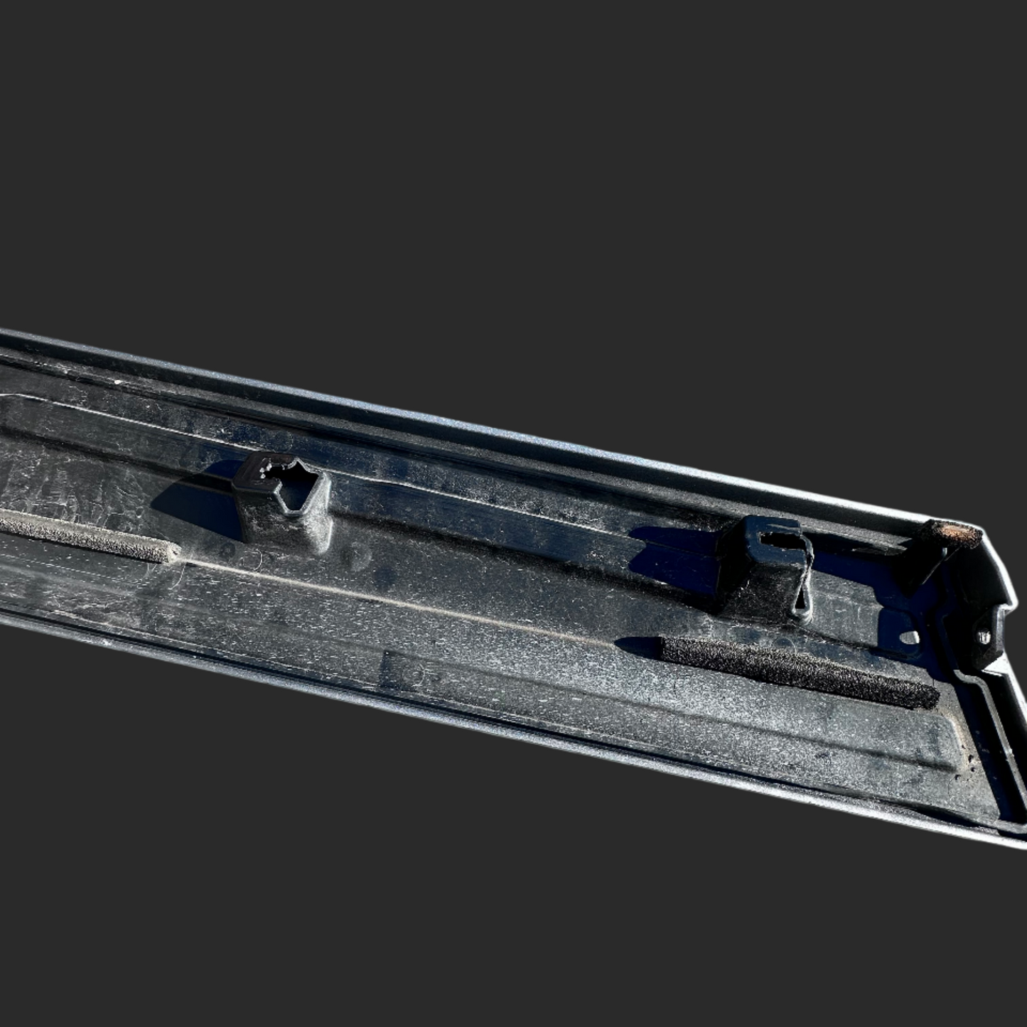 Driver (LH) Centre Roller Cover