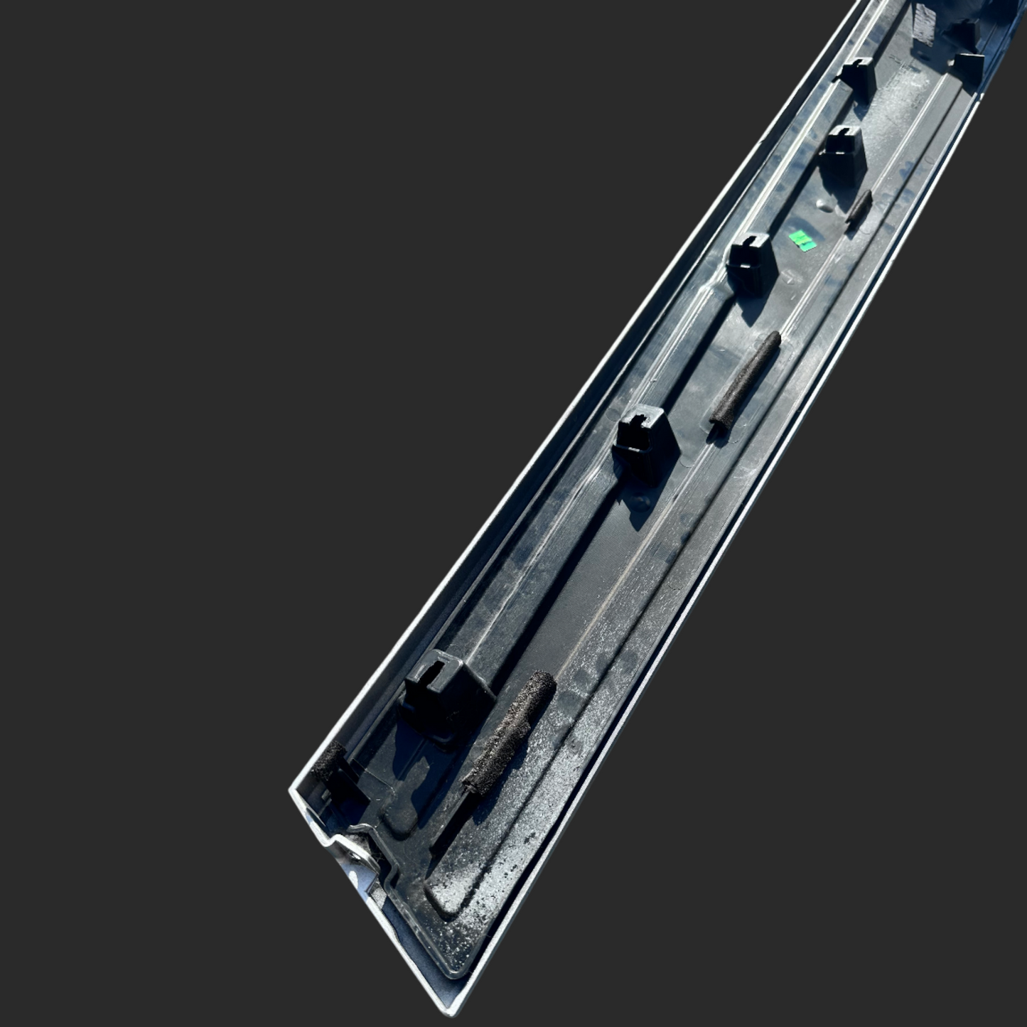 Passenger (RH) Centre Roller Cover